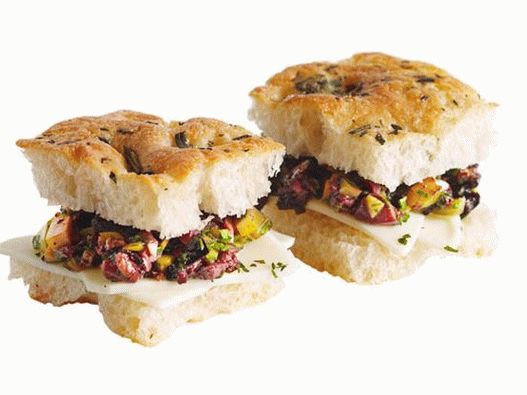 8. Focaccia olajbogyóval