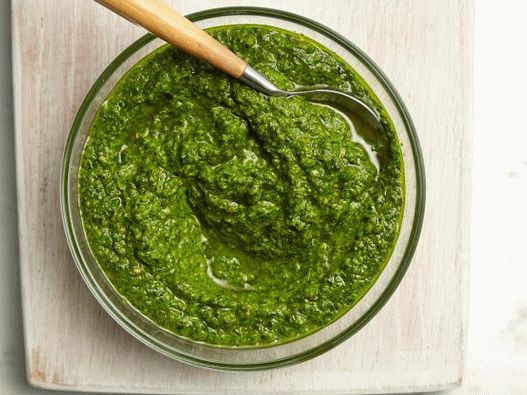 1. Klasszikus pesto bazsalikommal