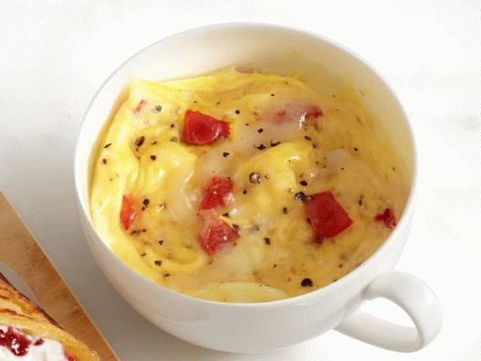 24. Frittata paradicsommal egy csészében.