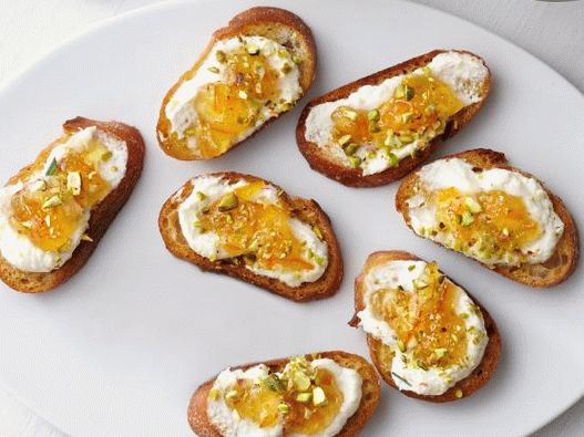 12. Crostini ricottával és pisztáciával.