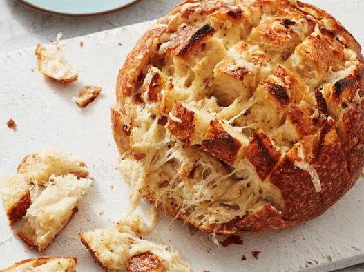 Az étel fényképe - Sajtkenyér 4 féle sajttal és sült fokhagymával