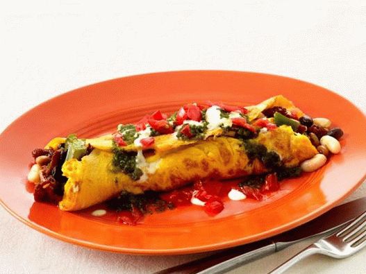 Fénykép egy nagy tex-mex burritóból egy omlettben