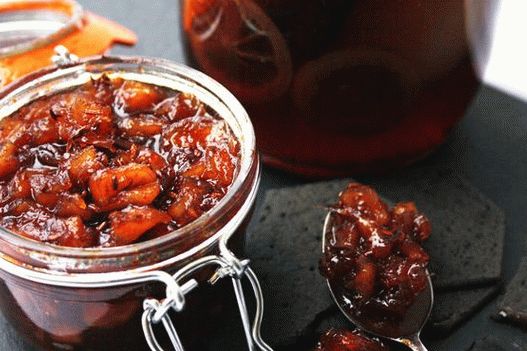 A zöld alma és a gyömbér Chutney fényképe