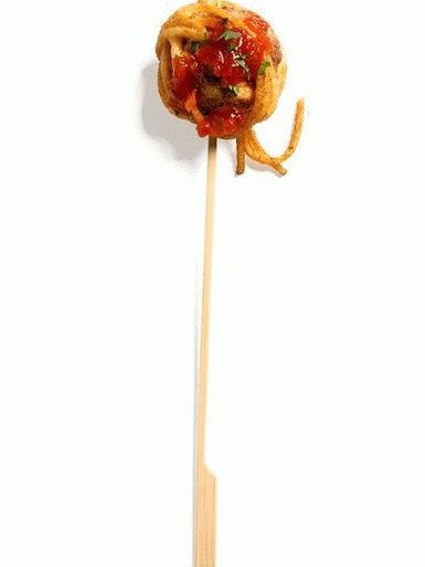 Fénykép húsgombóc a spagetti a nyárson