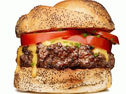 Fénykép hamburgerek sajtmártással a sörről