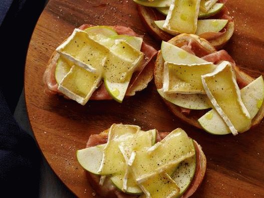 Photo Hot Brie Cheese Sandwich