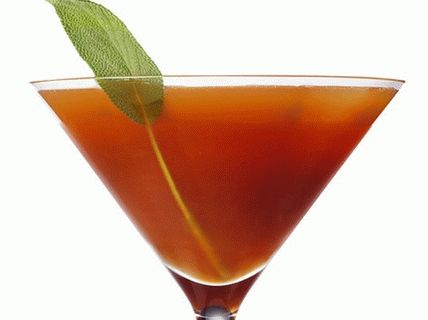 Fotó jeges tea whiskyvel és zsályával