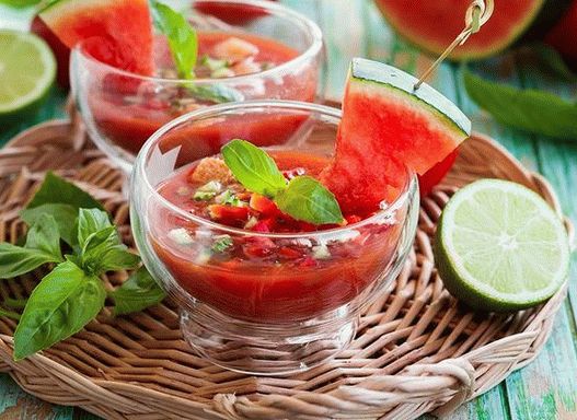 Fotós hideg gazpacho leves eperrel