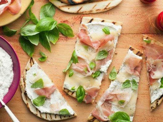 Fotó olasz piadina tortilla sajttal és prosciuttoval