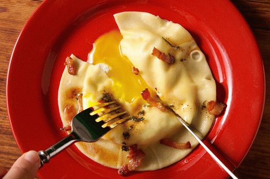 Fotós olasz ravioli tojássárgájával (Uova da Raviolo)