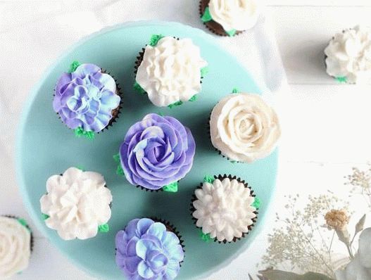 Fotó Cupcakes tejszínes virágokkal