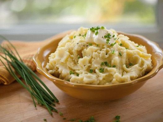 Fotókrumplisett fokhagymával és zöld hagymával