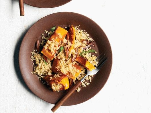 Fénykép Quinoa-ból sült tökkel, dátumokkal és zsályával