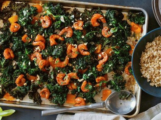 Fotógarnélarák zöldekkel a sütőben