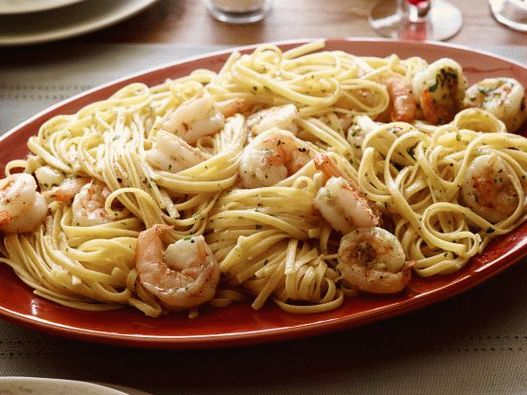 Fotógarnélarák fokhagymás és citrommártással tészta