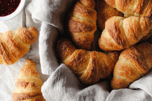 Fotó a leveles tészta croissant-okról