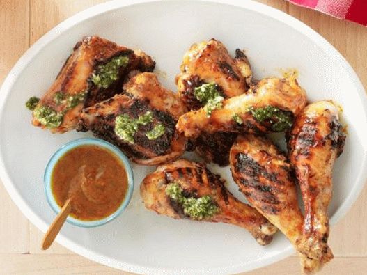 BBQ csirke chipotle paprikával, mangóval és chimichurri szósszal