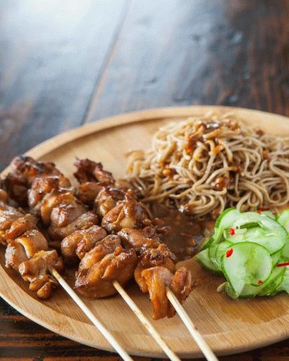 Fotós csirke fűszeres thai salátával