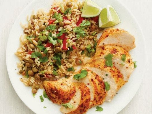 Fotó-karibi csirke rizzsel egy lassú tűzhelyben