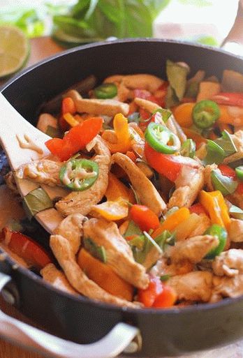 Fotócsirke thai szószban bazsalikommal