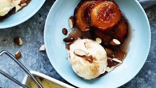 Grillezett őszibarack borban mascarpone-val