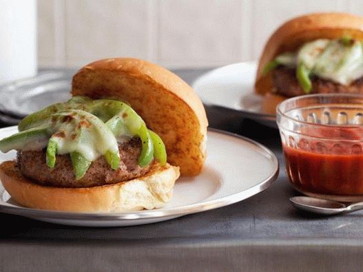 Burger édes paprika és kolbászhús