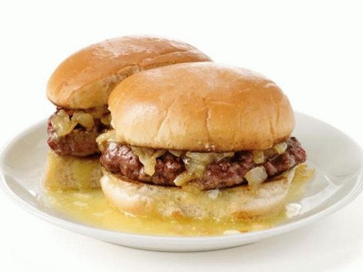 Tejszínes hamburgerek hagymával