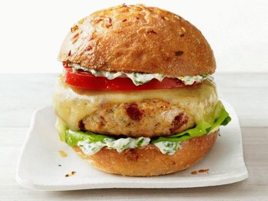 Hamburgerek pulyka és pepperoni kolbásszal