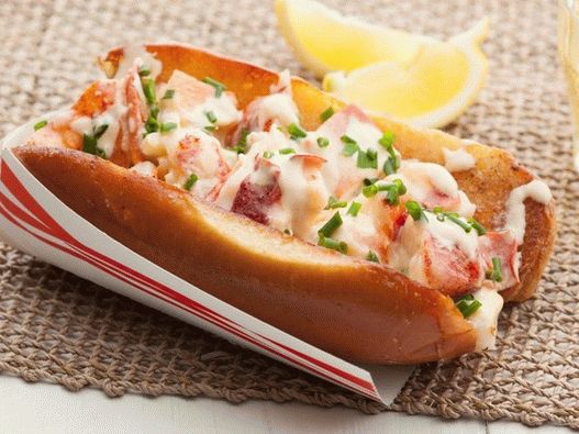 Homár szendvics fehérbor mártással Homár szendvics fehérbor mártással