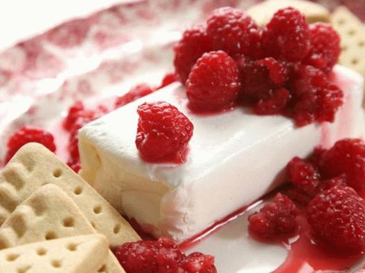 Az étel fotója - Lusta keksztorta málnával és limoncelloval