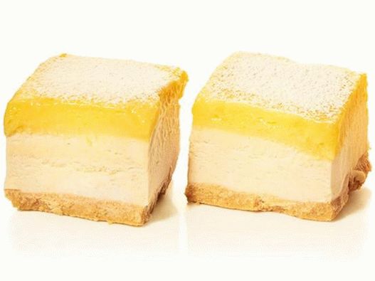 Az étel fényképe - Sütemények fagylalttal és citromkrémmel