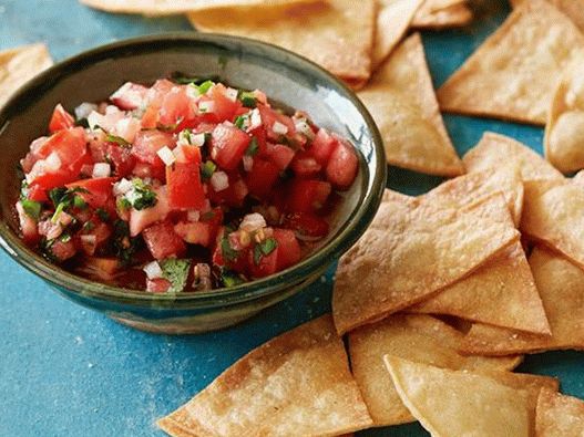 Pico de gallo salsa tortilla chipsgel