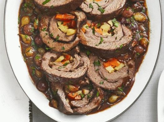 Marhahúsos pörkölt vörösborban párolva