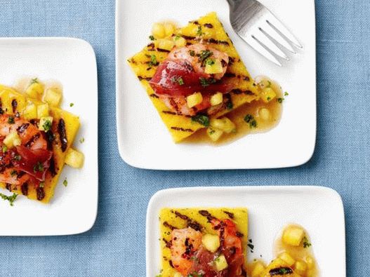 Garnélarák szalonnában, polenta és ananászmártással