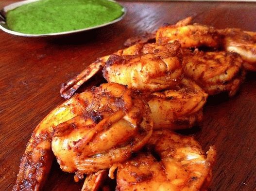 Garnéla nyárson korianderrel és menta chutney-vel