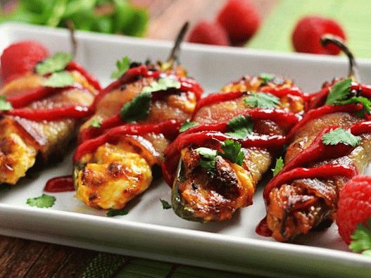 Baconba csomagolt chili és sajt