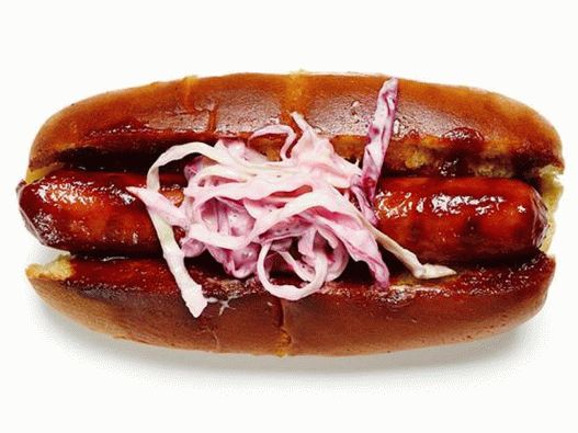 Hot dog káposzta salátával
