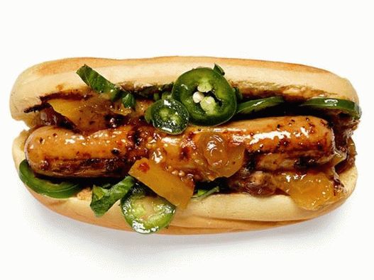Hot dog chutney-vel és fűszerekkel