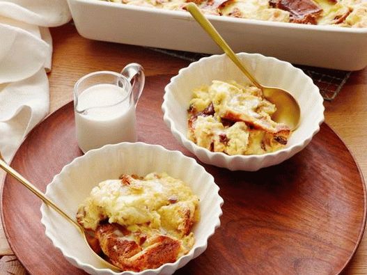Pannetone kenyér puding Amaretto mártással