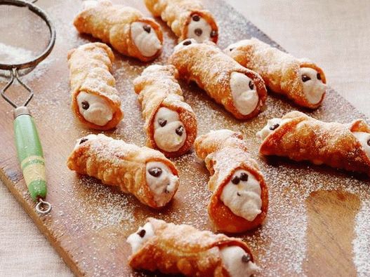 Cannoli tekercs ricotta és csokoládé chips otthon