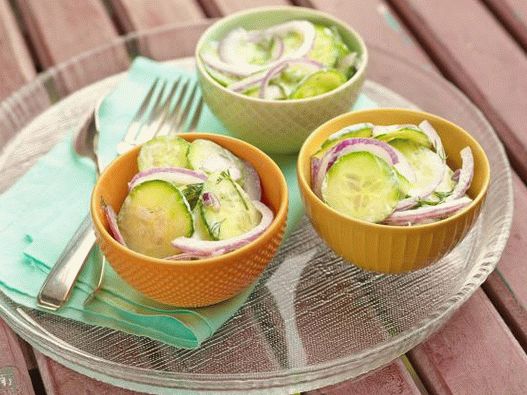 Fotós uborka saláta tejföllel és labbel