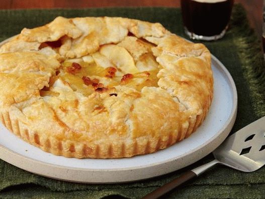 Az étel fényképe - Pite karamellalmával és barna vajjal