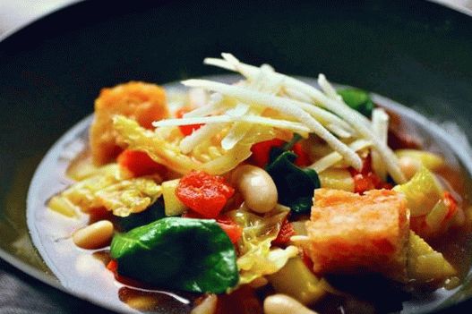 Az étel fényképe - Ribollita növényi Savoy káposzta, spenót és zeller