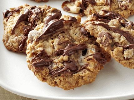 Fotó zabliszt sütik marshmallows, diófélék és csokoládéval