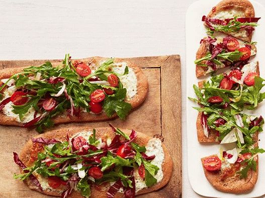 Photo Pizza háromszínű salátával