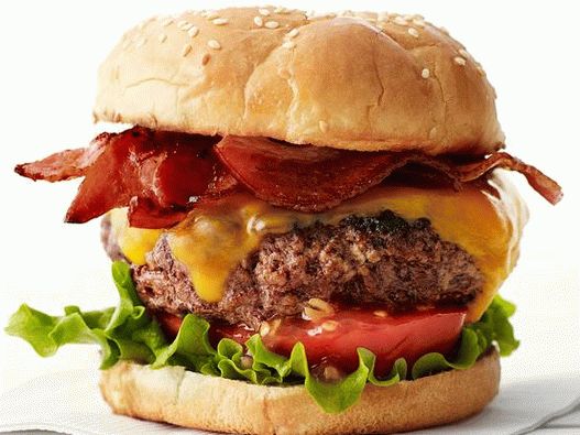 Burger szalonnával és sajttal