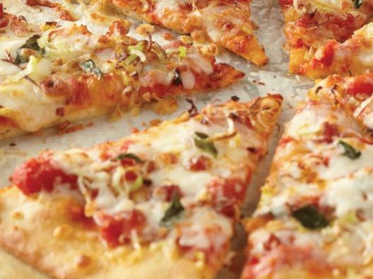 Pizza szalonnával és póréhagymával