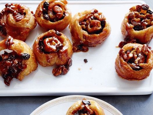 Fotó egyszerű ragacsos leveles tészta tekercsek