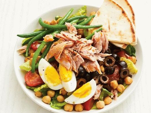 Fűszeres mediterrán Nicoise-saláta