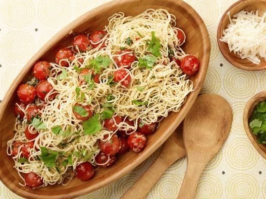Fotó az ételről - Capellini paradicsommal és bazsalikommal
